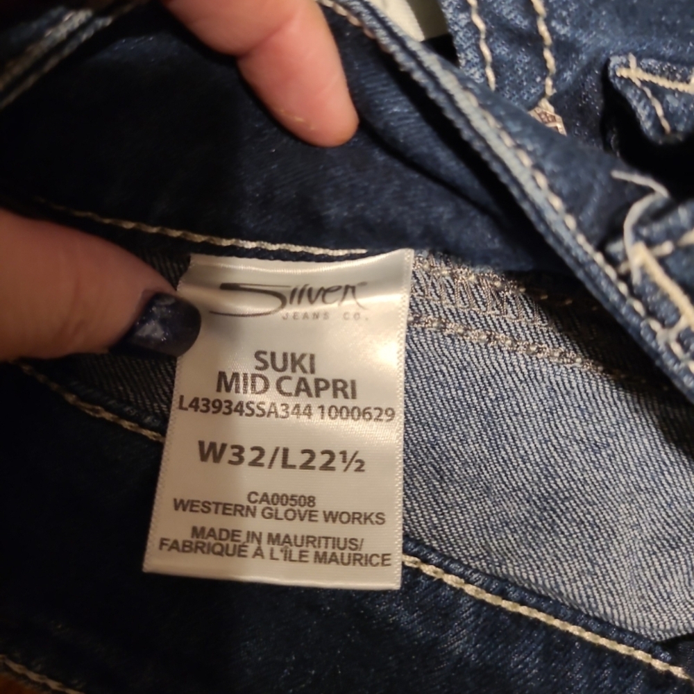32x22 Silver Suki Jean Capris - Picture 3 of 4